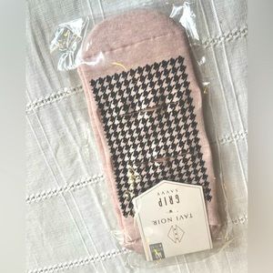 Tavi Noir grip socks size Large